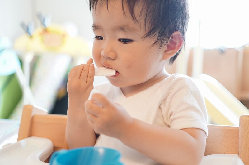 子どものフッ素塗布はしたほうがいいの？安全性は？