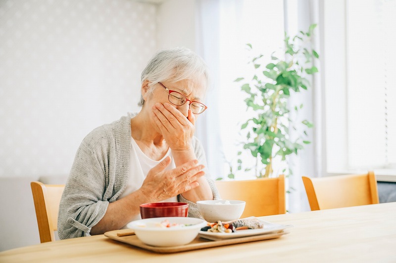 口腔ケアで誤嚥性肺炎を予防する方法