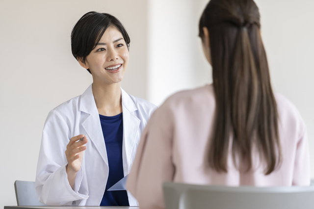 「本当にその治療で大丈夫？」歯医者を変えるべき3つのサインと、失敗しない転院のステップ