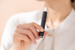 タバコはインプラントに不利？喫煙者がインプラントを検討する際に知っておくべきリスク